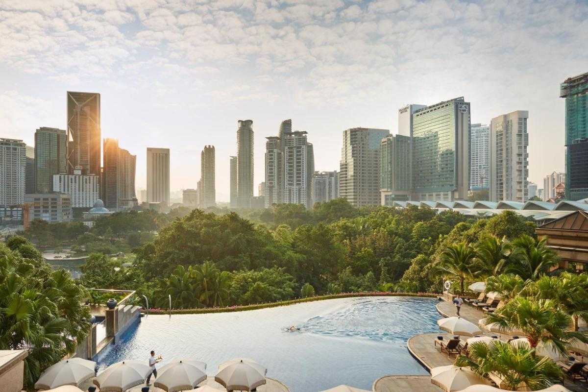 Kuala Lumpur International Airport to Hotel in Kuala Lumpur by Van